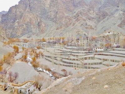 Trekkers on the trail to Tar village